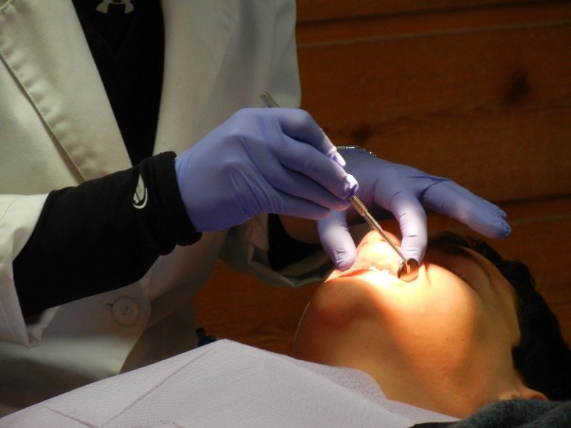 Chirurgie dentaire et la pose d’implant dentaire
