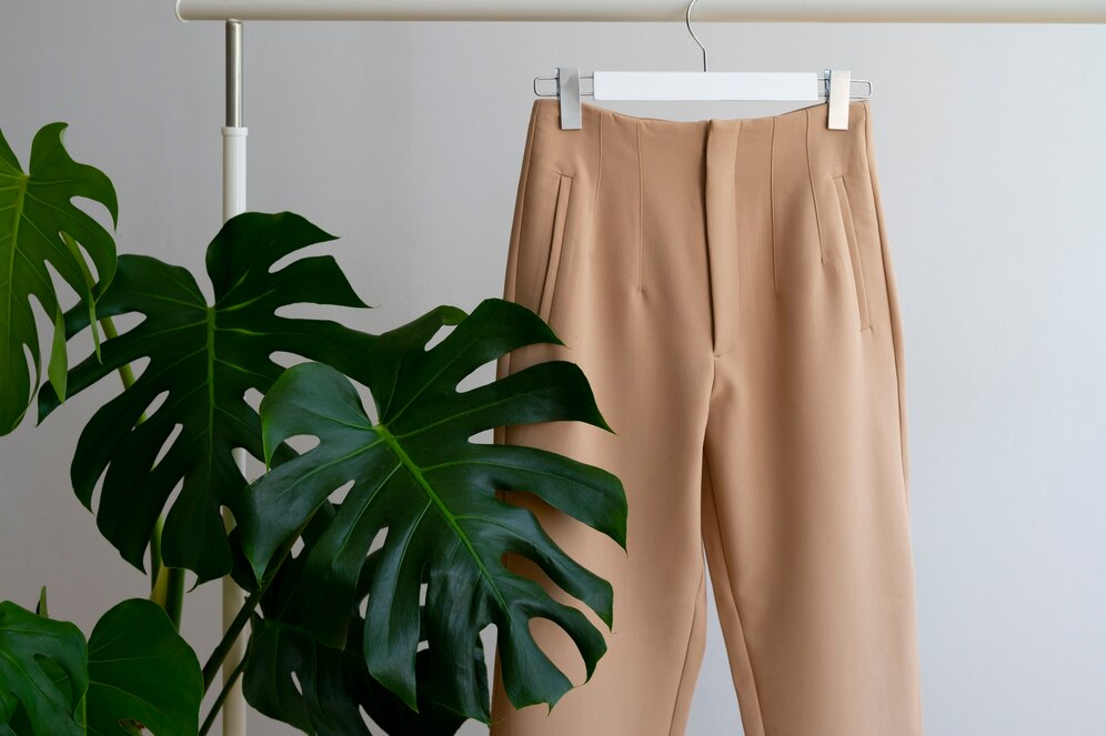 Tendances 2025 : Les Pantalons Femme Indispensables à Avoir dans sa Garde-Robe